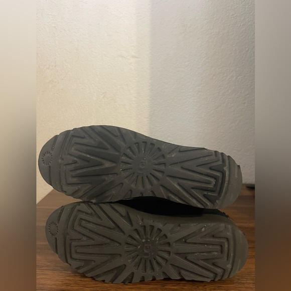 Ugg tall boot with platforms. Size US 5 - Picture 4 of 8